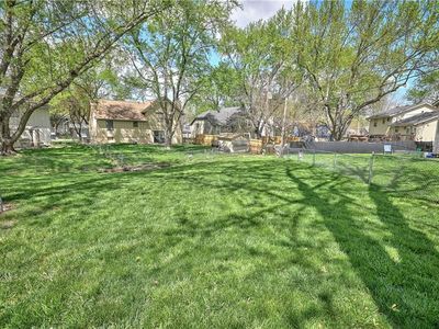 14744 Wyandotte Drive — photo 32