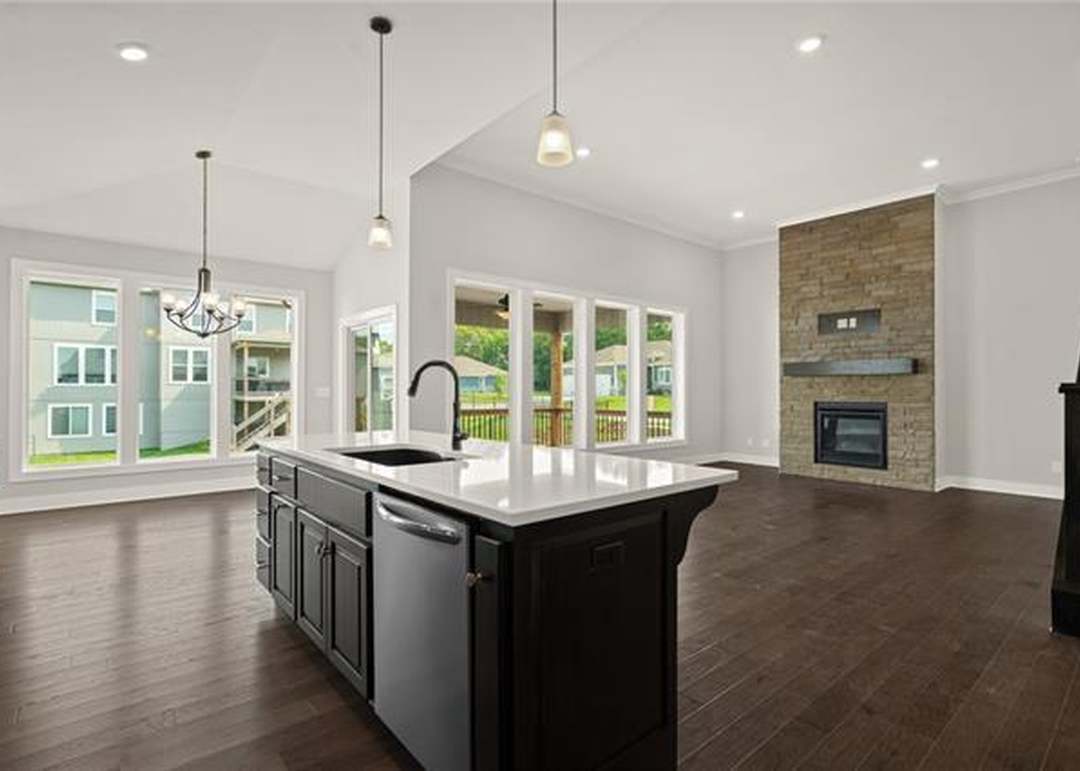1500 SW Sugar Tree Drive — photo 3
