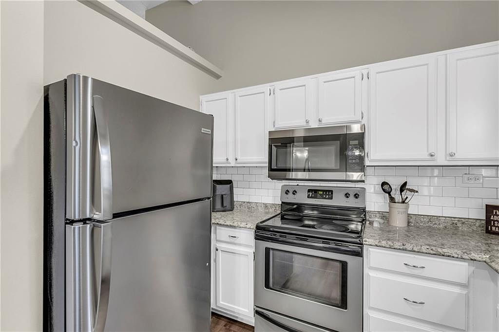 1502 E 123rd Terrace — photo 7