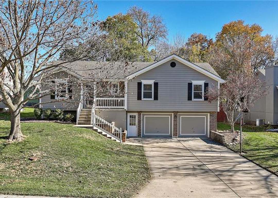 1537 NE Tawny Drive — photo 6
