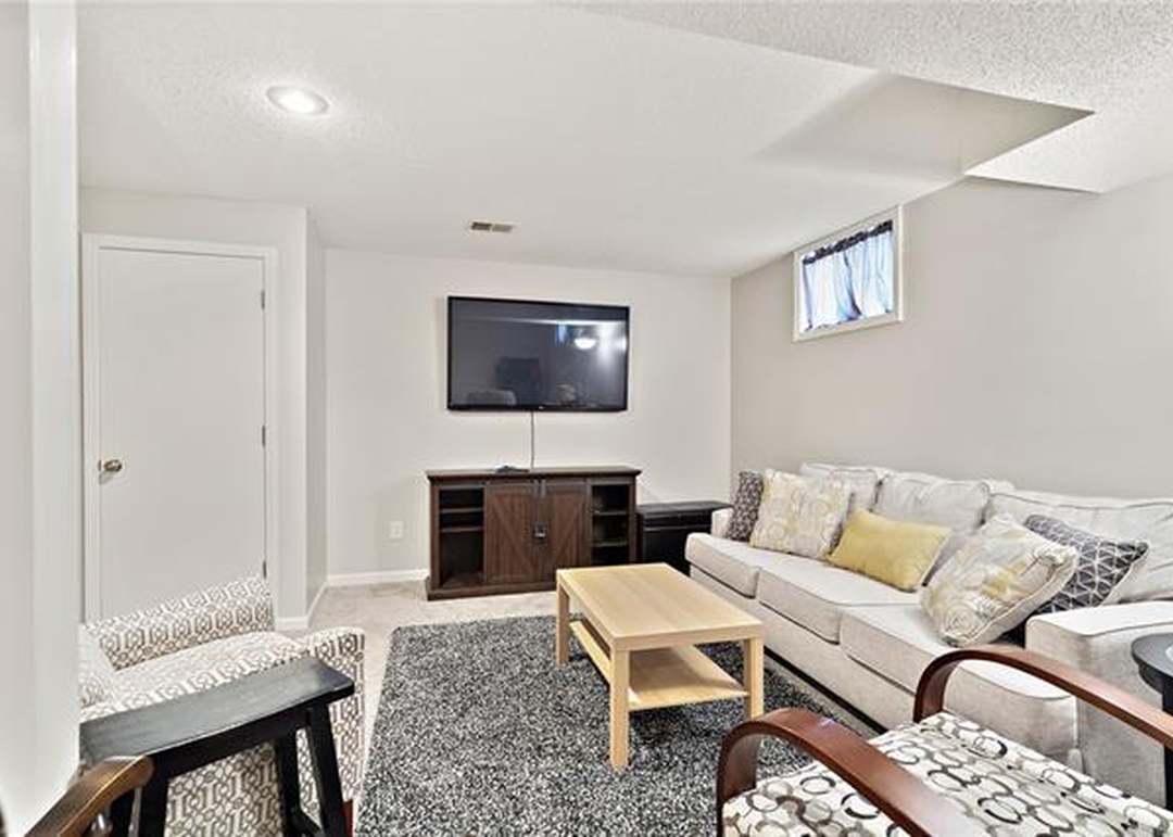 1537 NE Tawny Drive — photo 11
