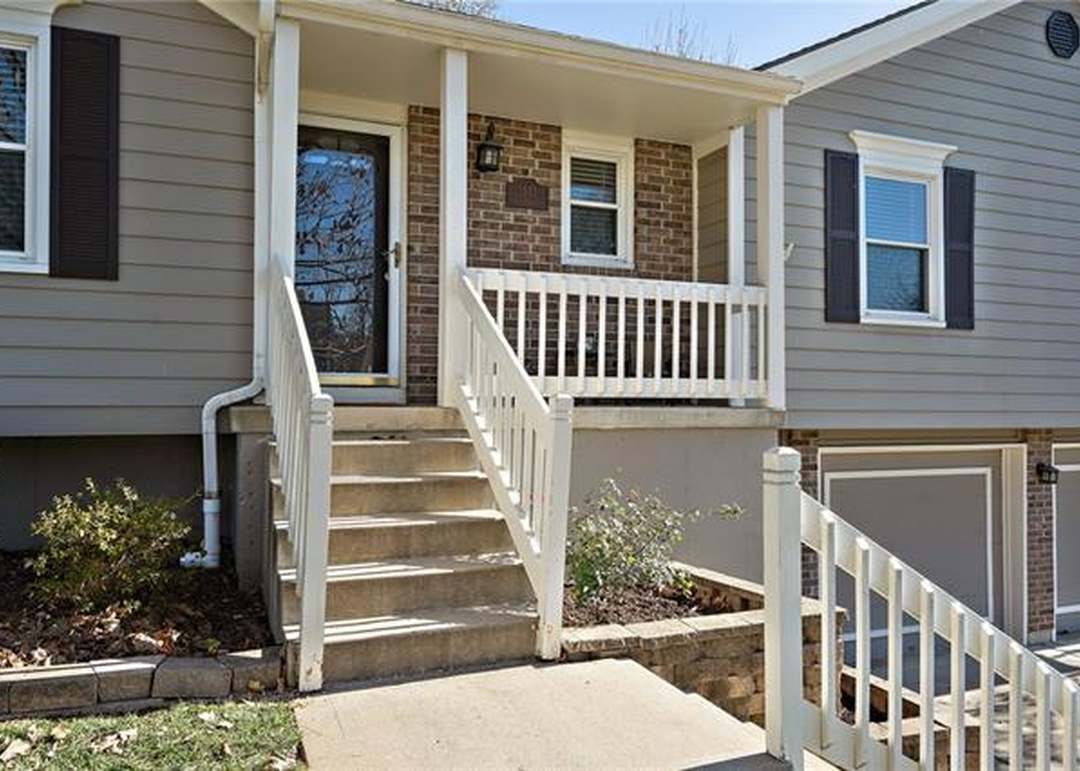 1537 NE Tawny Drive — photo 13
