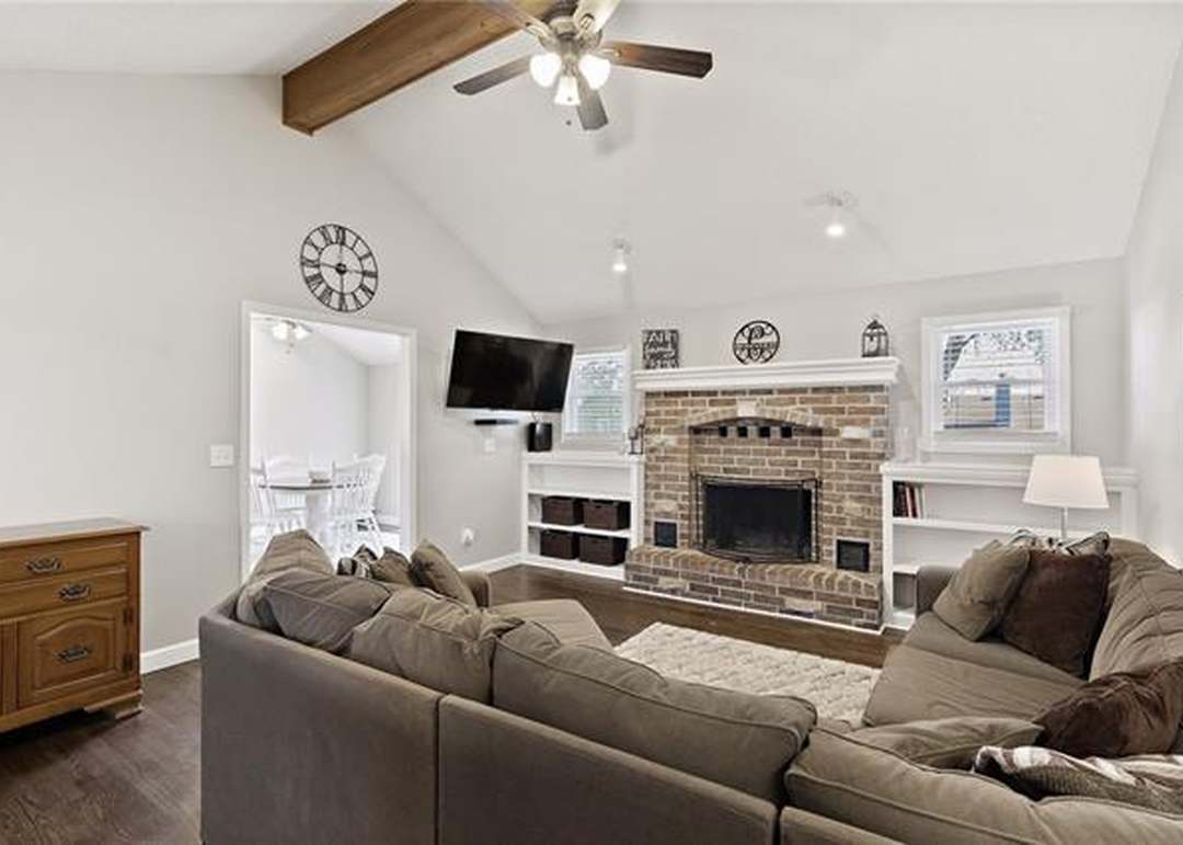 1537 NE Tawny Drive — photo 17