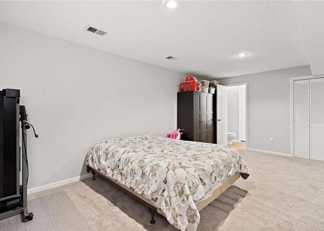 1537 NE Tawny Drive — photo 33