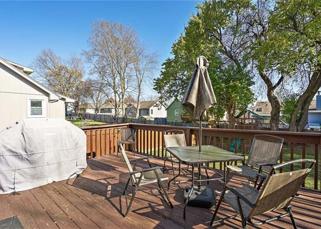 1537 NE Tawny Drive — photo 36