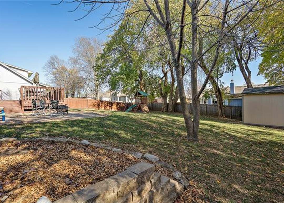 1537 NE Tawny Drive — photo 39