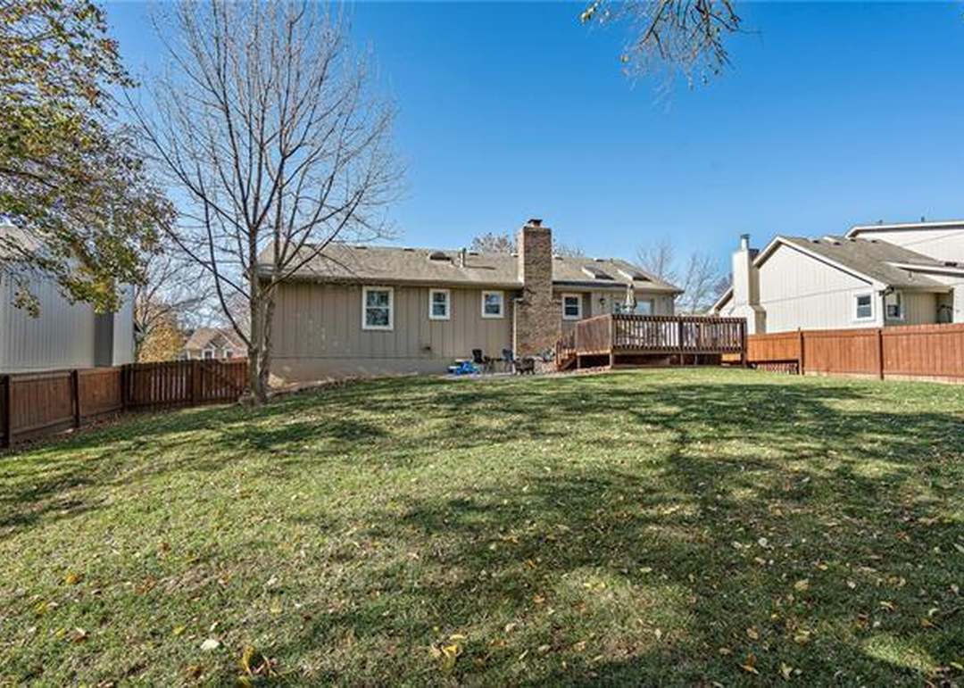 1537 NE Tawny Drive — photo 40