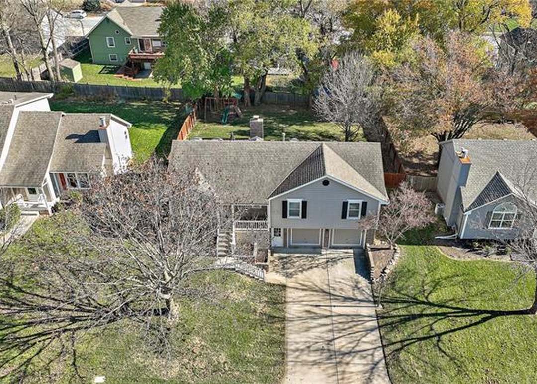 1537 NE Tawny Drive — photo 41