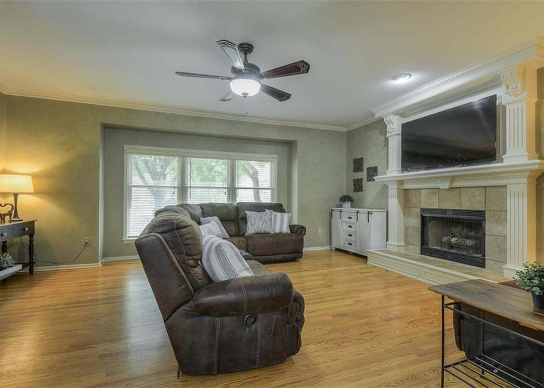 15435 W 144th Terrace — photo 2