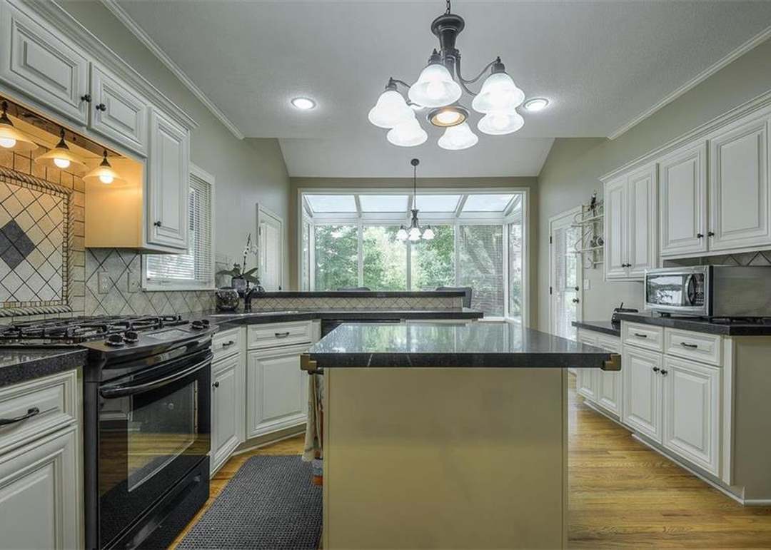 15435 W 144th Terrace — photo 4