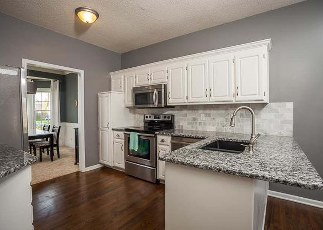 15457 S WYANDOTTE Drive — photo 2