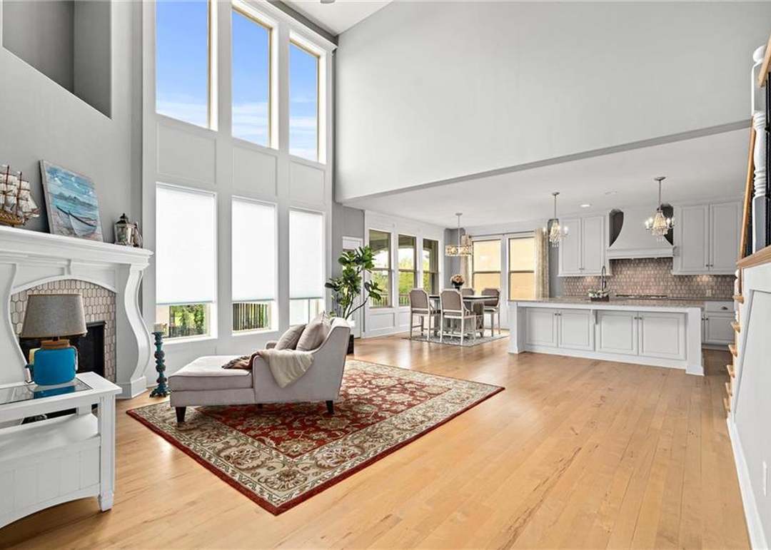 15532 Windsor Street — photo 8