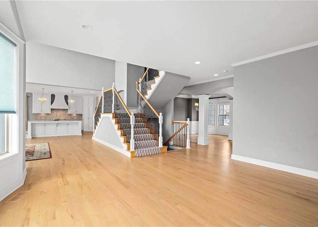 15532 Windsor Street — photo 20
