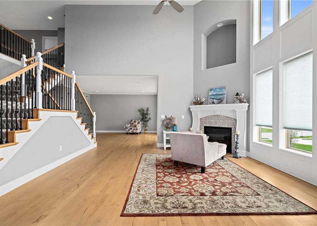 15532 Windsor Street — photo 22