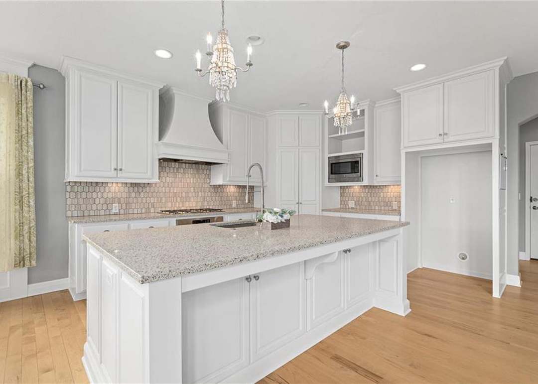 15532 Windsor Street — photo 25