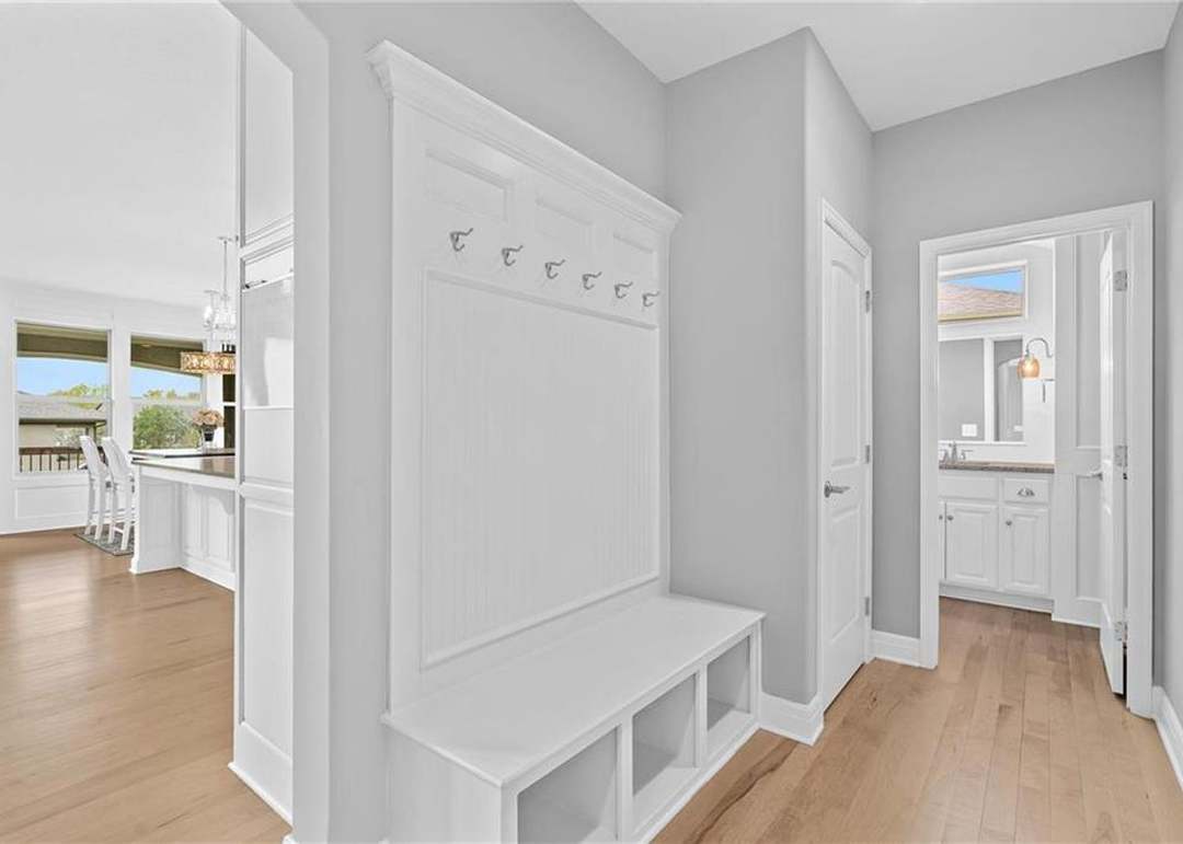 15532 Windsor Street — photo 31