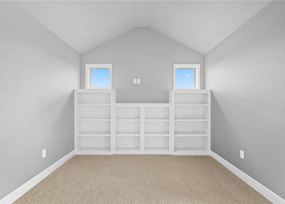 15532 Windsor Street — photo 34