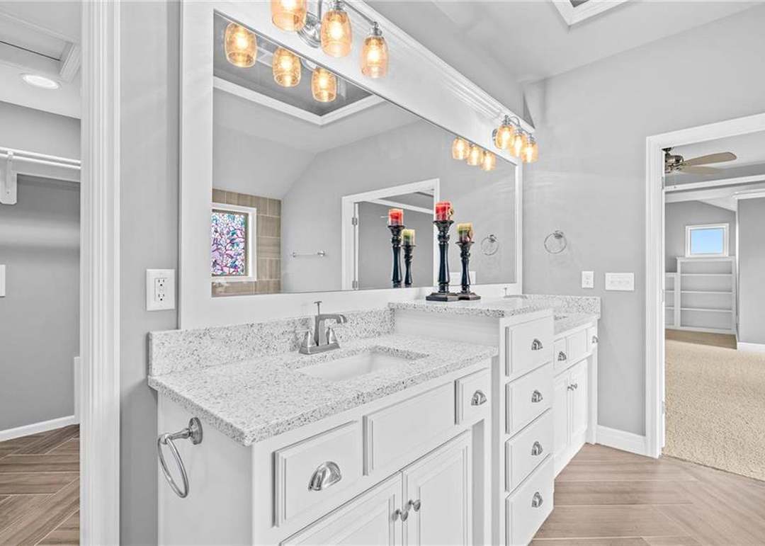 15532 Windsor Street — photo 36