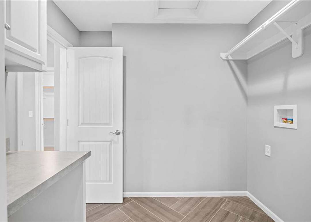 15532 Windsor Street — photo 39