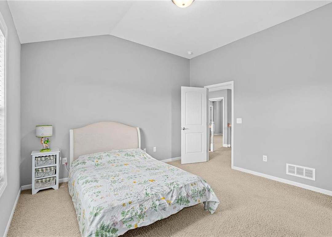 15532 Windsor Street — photo 41