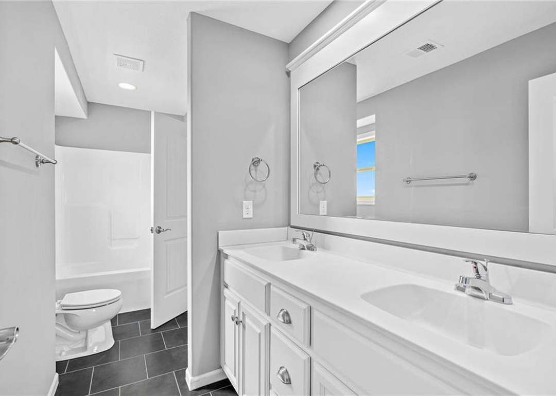 15532 Windsor Street — photo 42