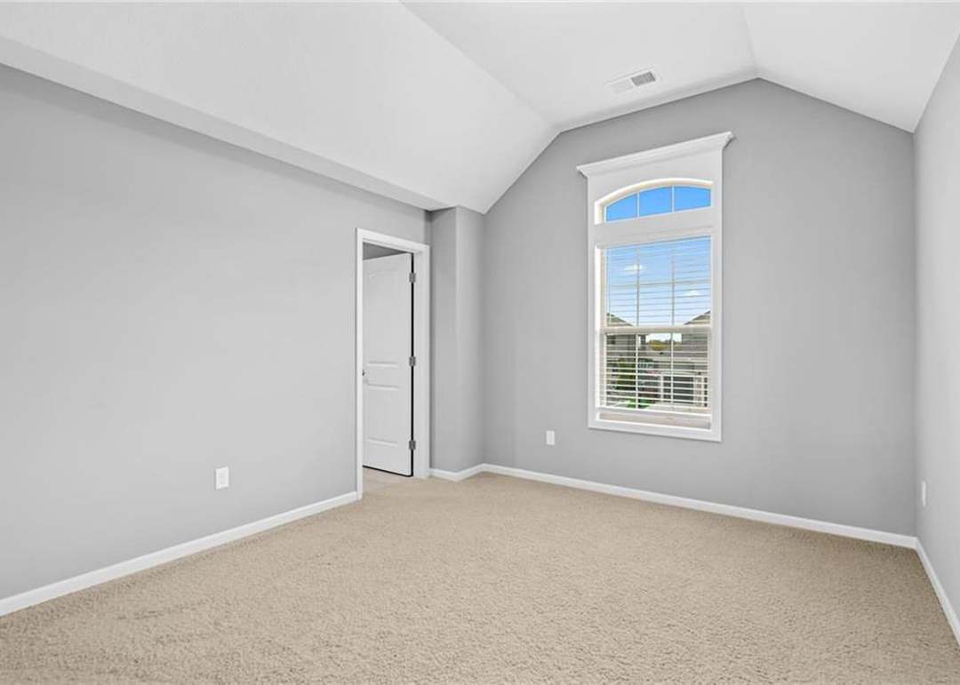 15532 Windsor Street — photo 46