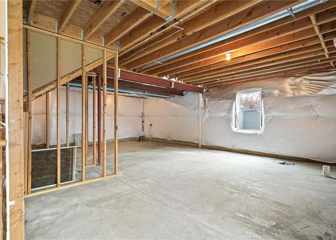 15532 Windsor Street — photo 49