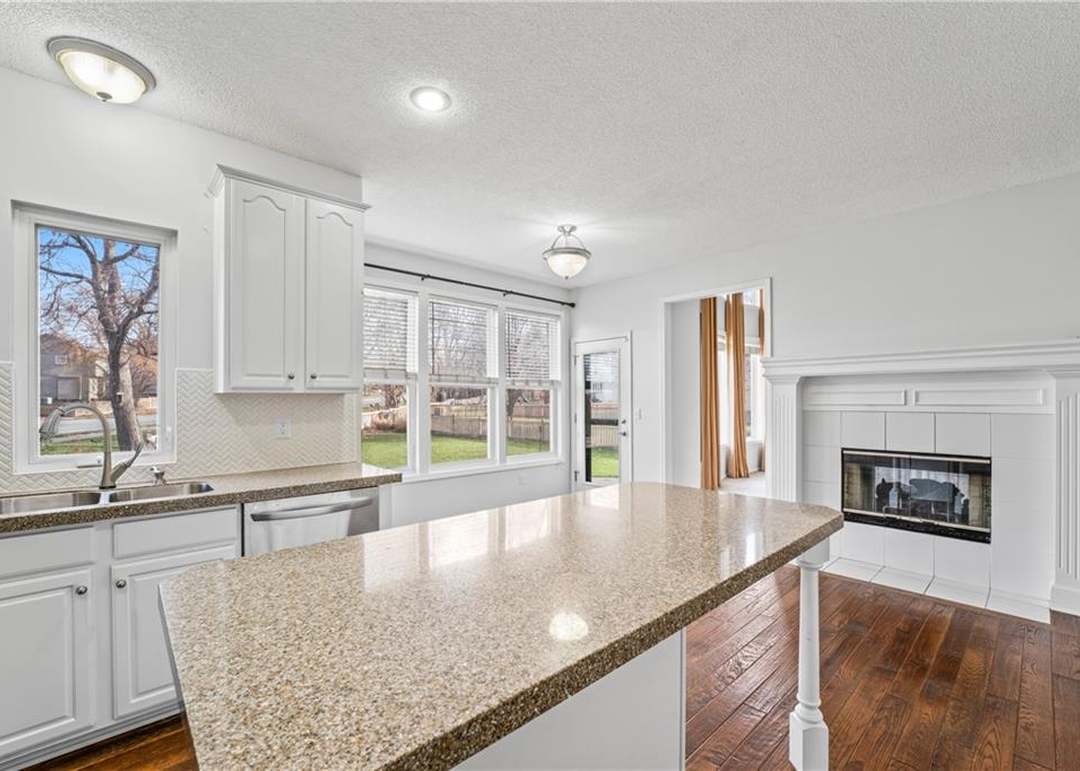 15549 S Blackfeather Street — photo 17