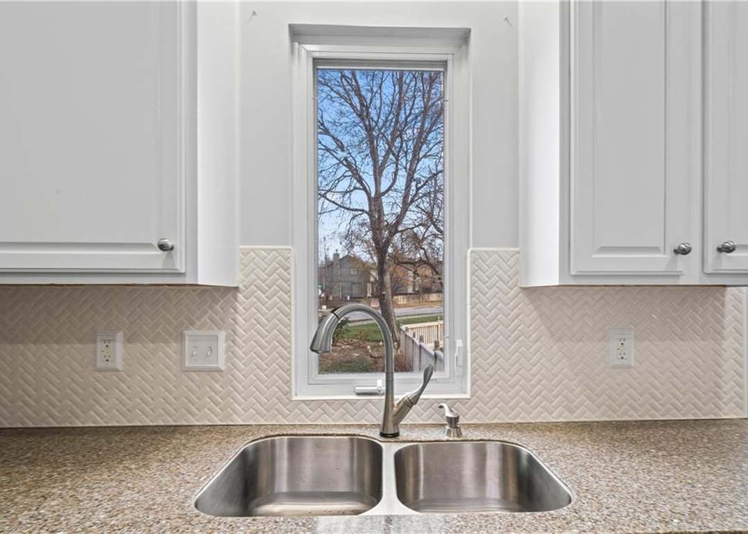 15549 S Blackfeather Street — photo 18