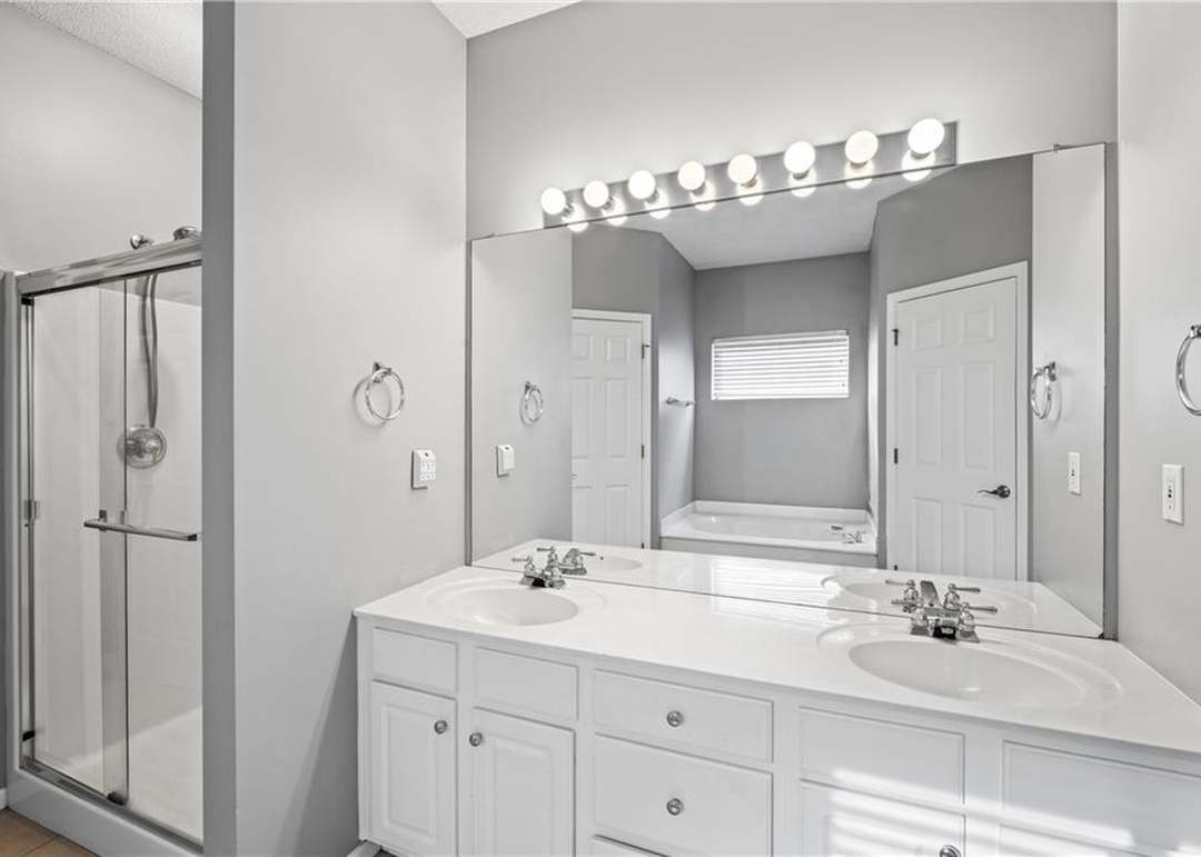 15549 S Blackfeather Street — photo 27