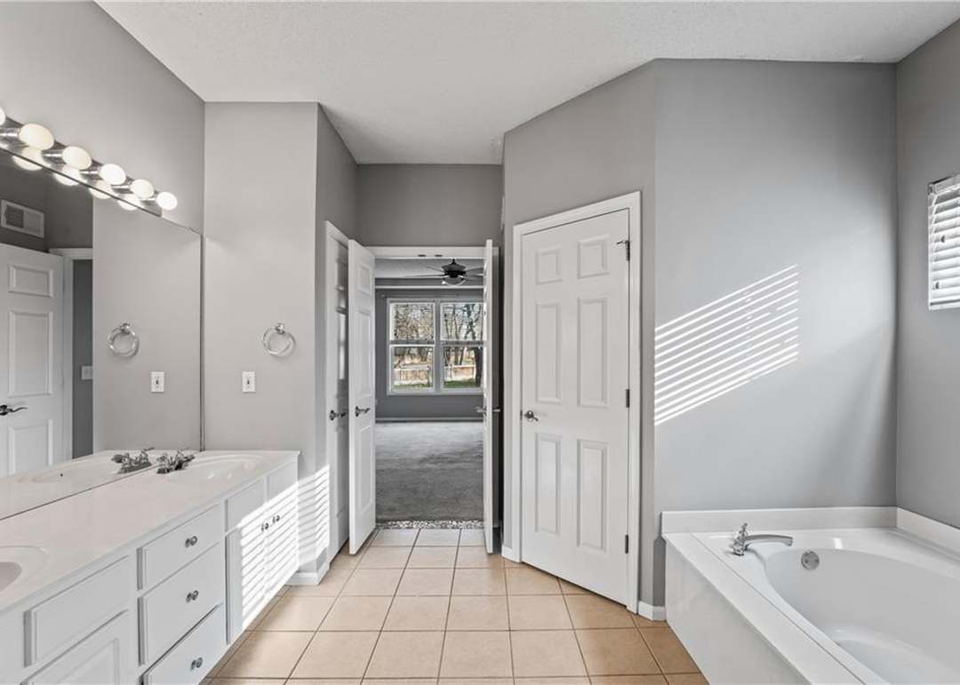 15549 S Blackfeather Street — photo 29
