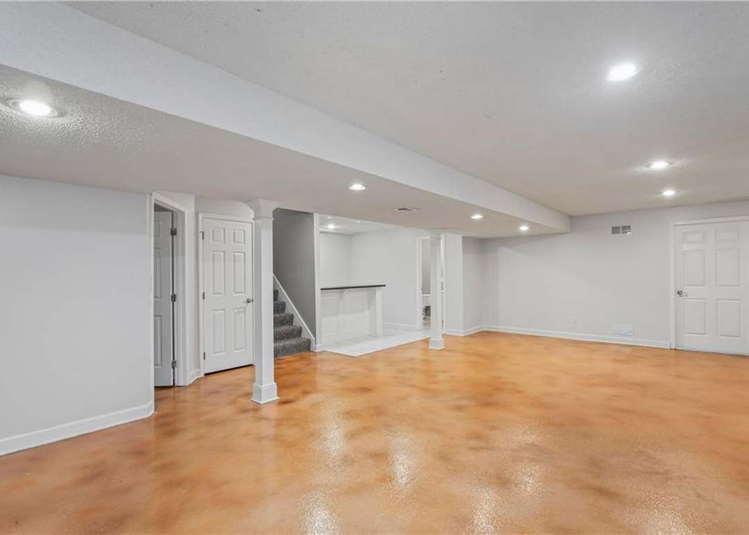 15549 S Blackfeather Street — photo 40