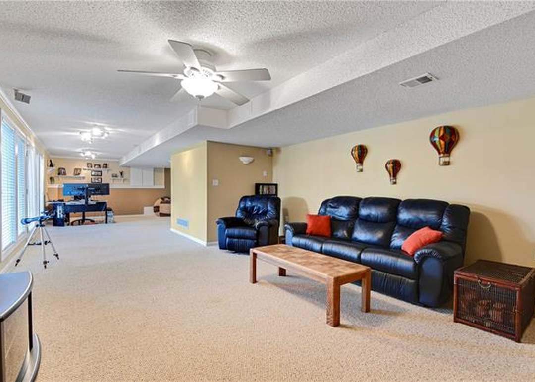 15651 S Widmer Street — photo 3