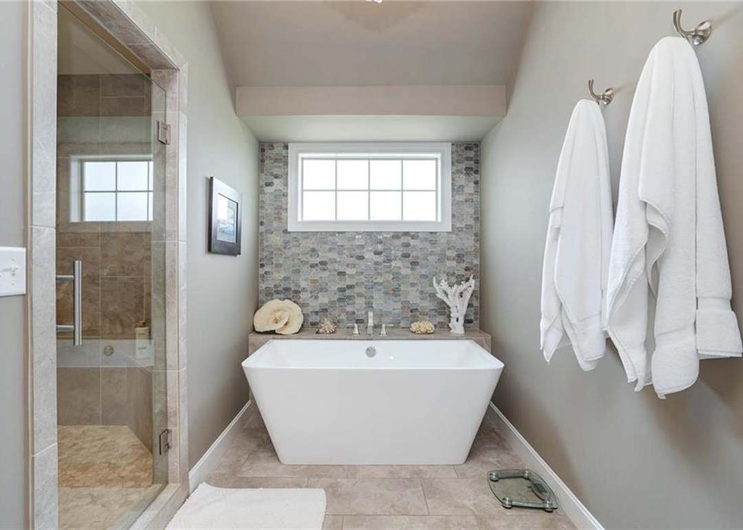 15933 Melrose Street — photo 10