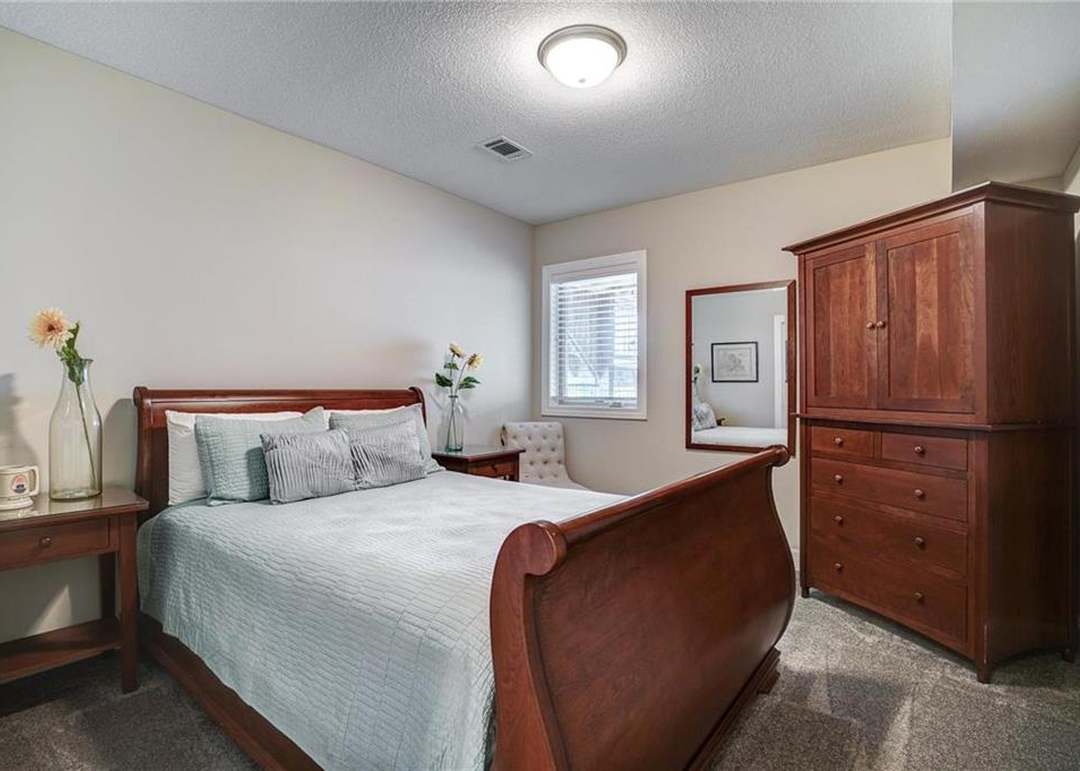15933 Melrose Street — photo 40