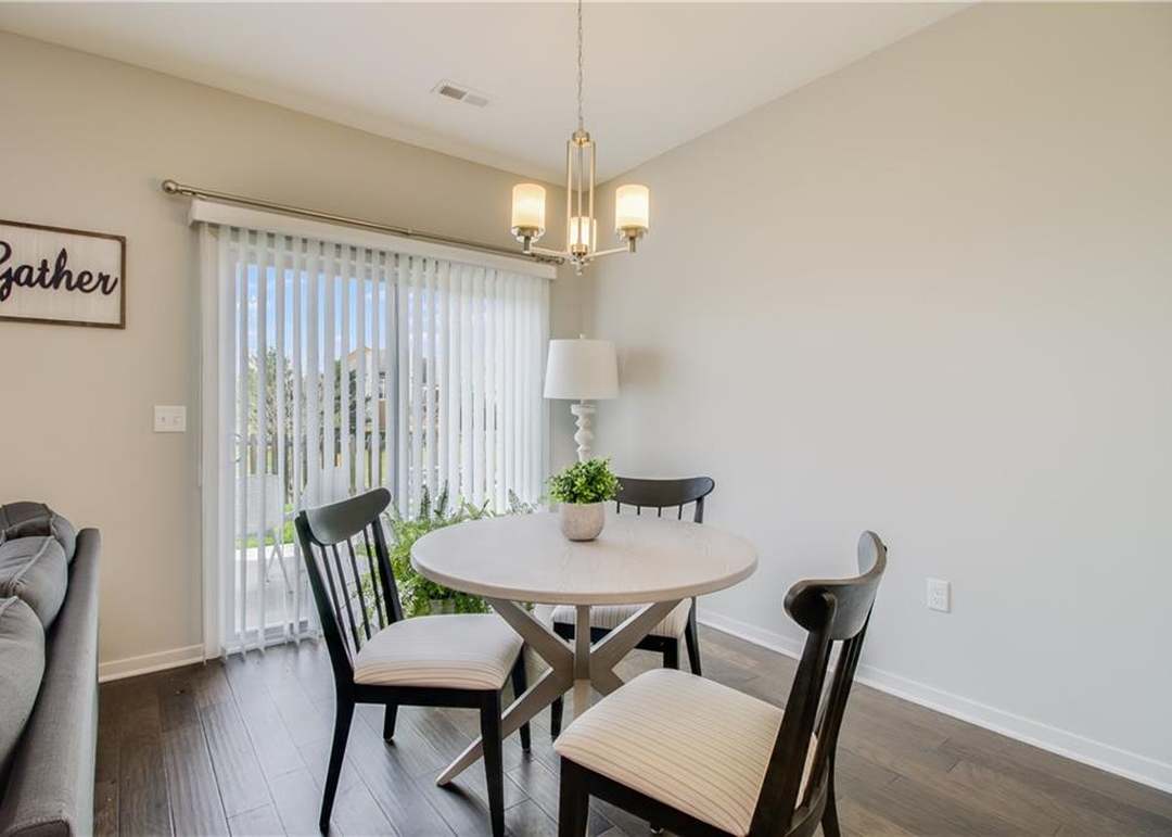 16038 Fontana Street — photo 2