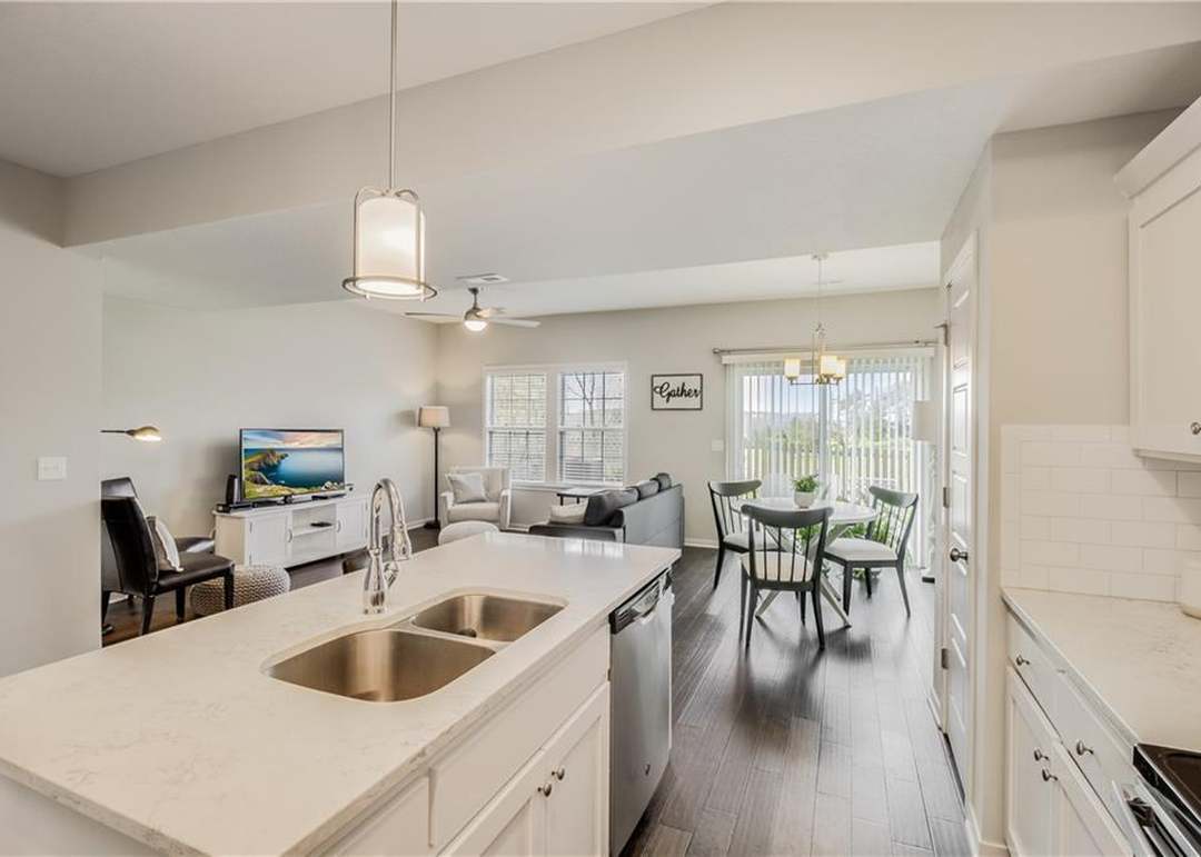 16038 Fontana Street — photo 14