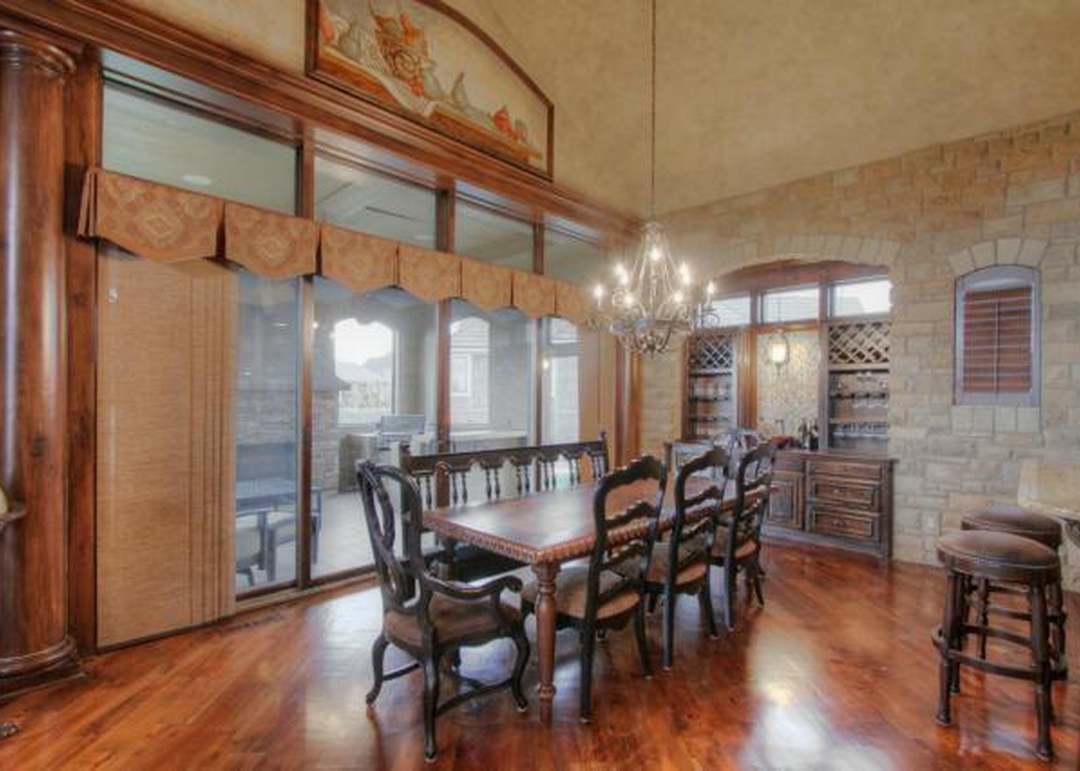 16058 Fontana Street — photo 10