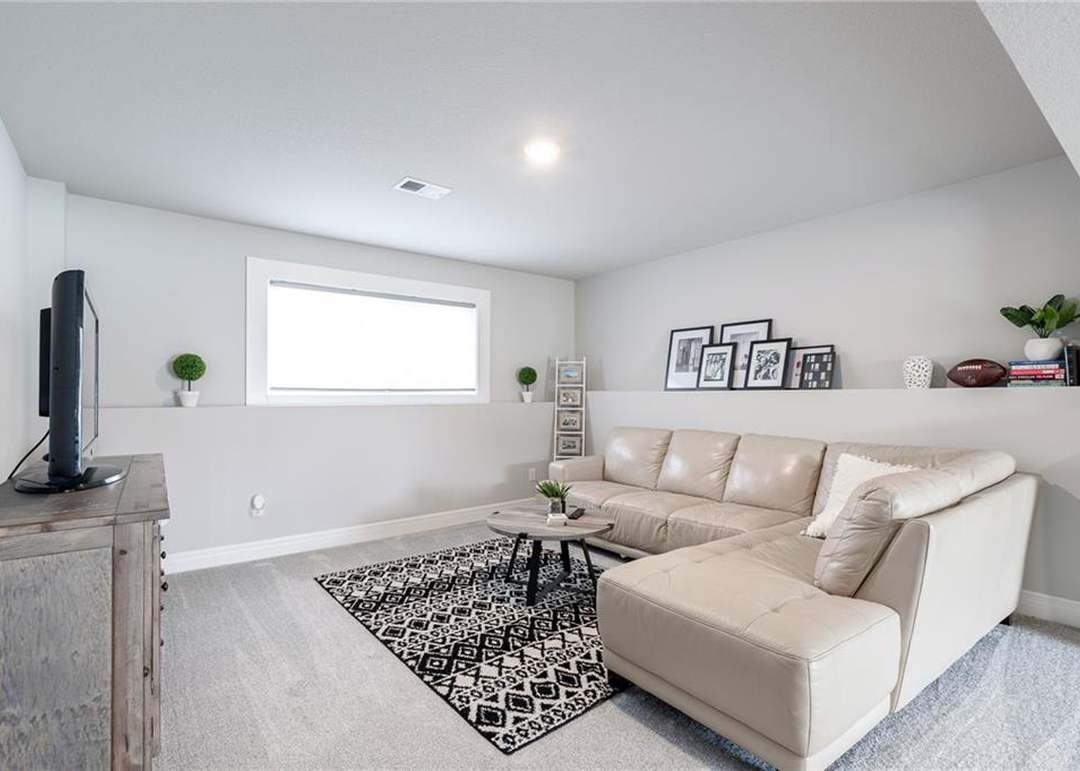 1609 NE Jaclyn Drive — photo 3