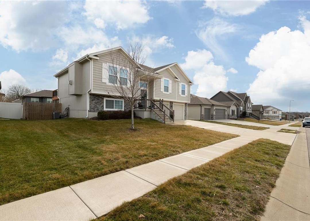 1609 NE Jaclyn Drive — photo 8