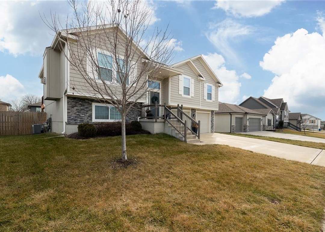 1609 NE Jaclyn Drive — photo 9