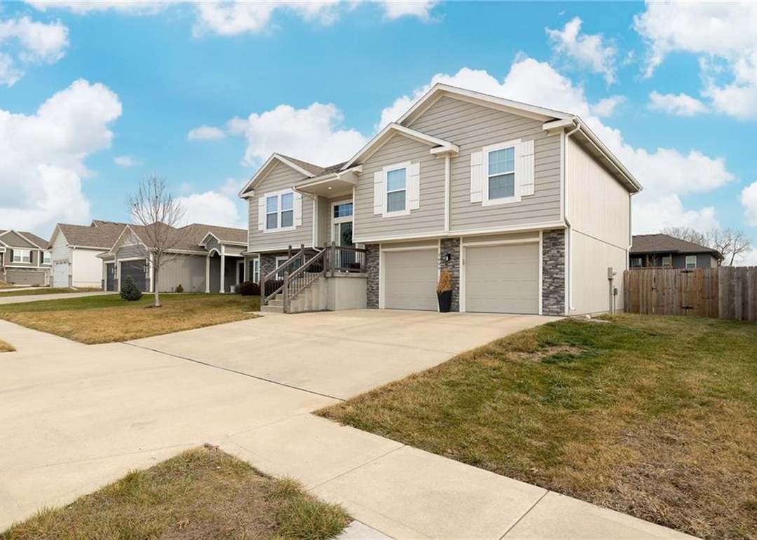 1609 NE Jaclyn Drive — photo 10
