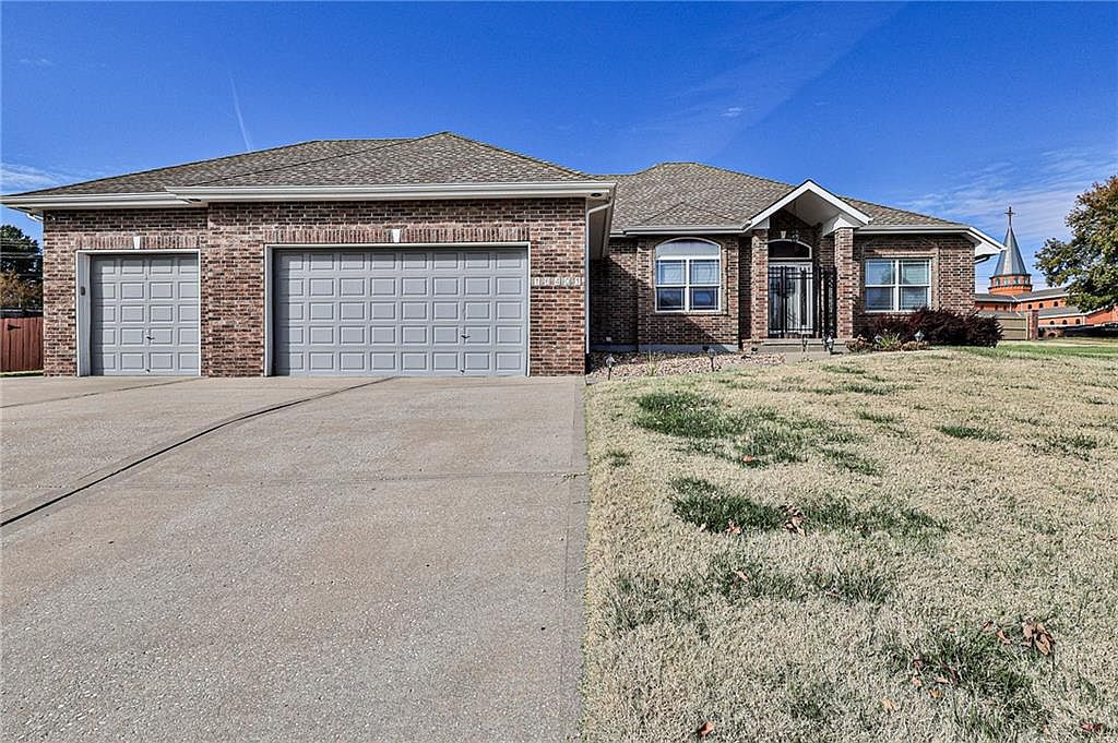 16401 E 38TH STREET Court — photo 1