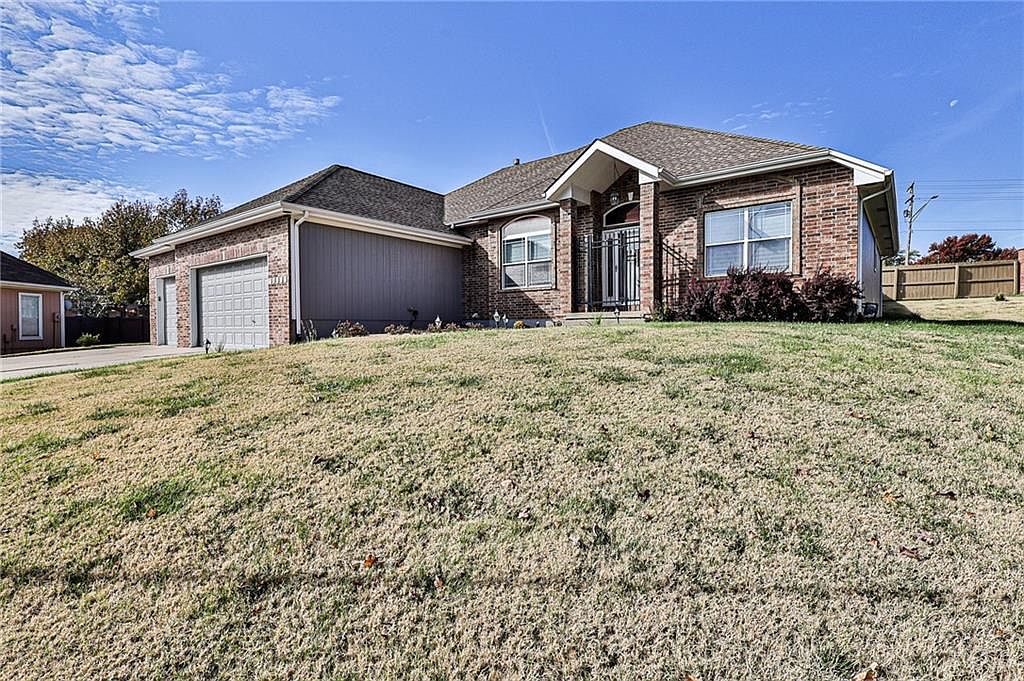 16401 E 38TH STREET Court — photo 2