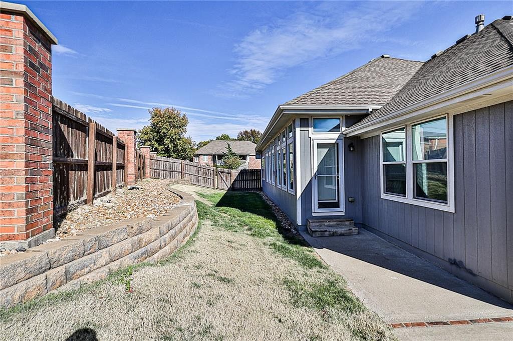 16401 E 38TH STREET Court — photo 43