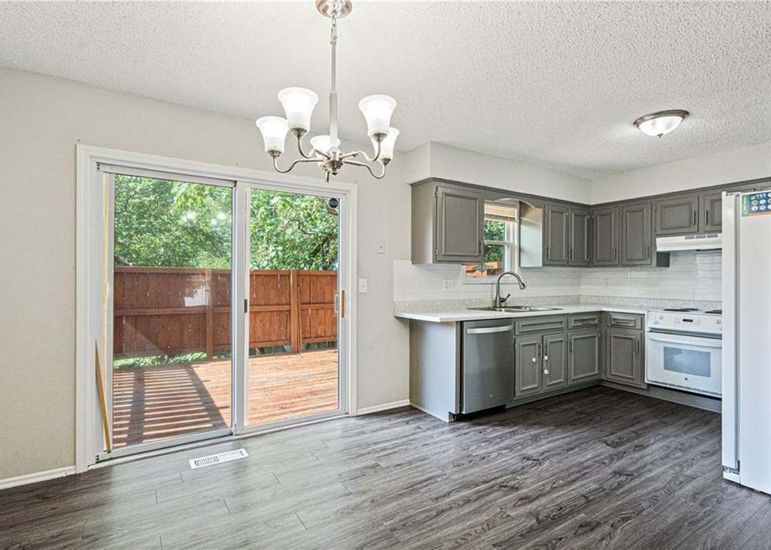 16401 W 141st Street — photo 9