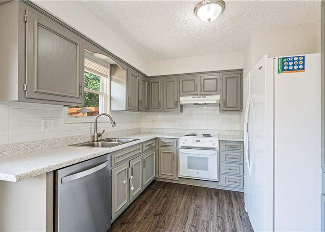 16401 W 141st Street — photo 10