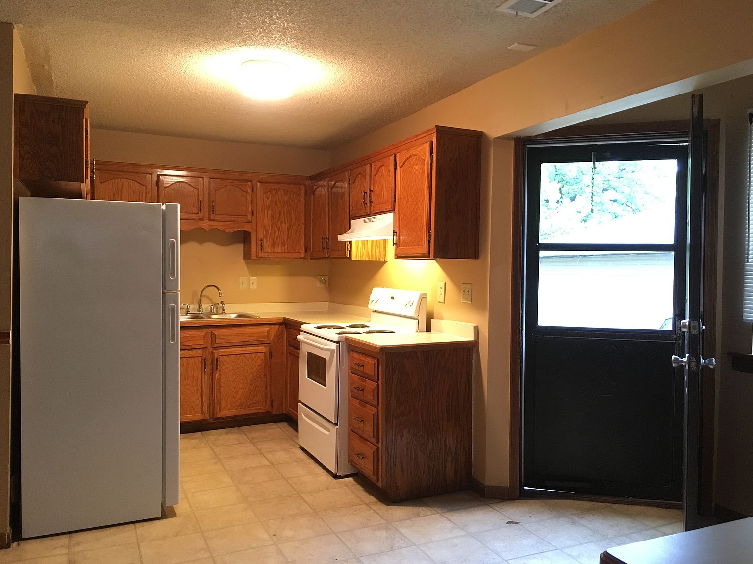 1653 Hardesty Avenue — photo 4