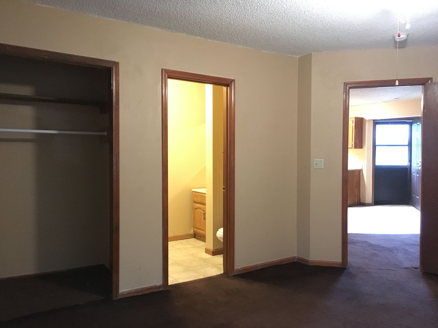 1653 Hardesty Avenue — photo 9