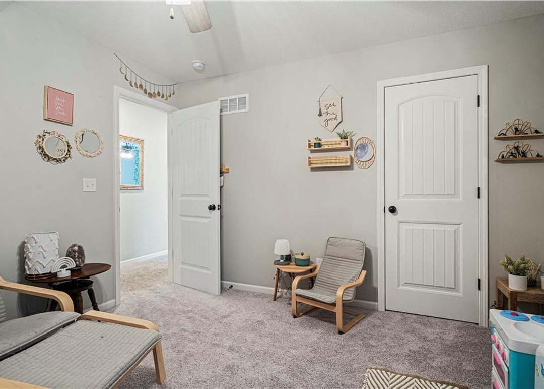 1706 CHESTNUT Street — photo 7